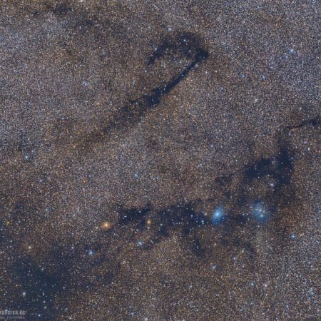 Dunkelnebel im Sternbild Füchschen, vdb 126, van den bergh 126, LDN 781, LDN 767, interstellare Materie, Dunkle Materie