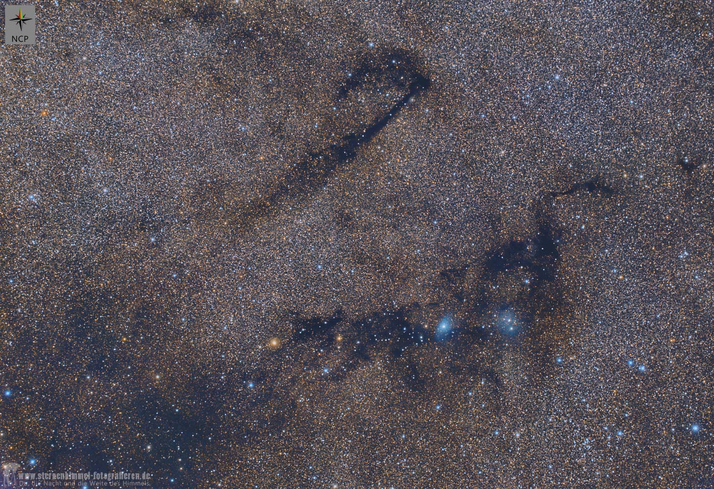 Dunkelnebel im Sternbild Füchschen, vdb 126, van den bergh 126, LDN 781, LDN 767, interstellare Materie, Dunkle Materie