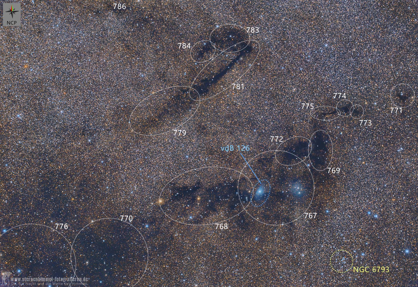 Dunkelnebel im Sternbild Füchschen, vdb 126, van den bergh 126, LDN 781, LDN 767, interstellare Materie, Dunkle Materie